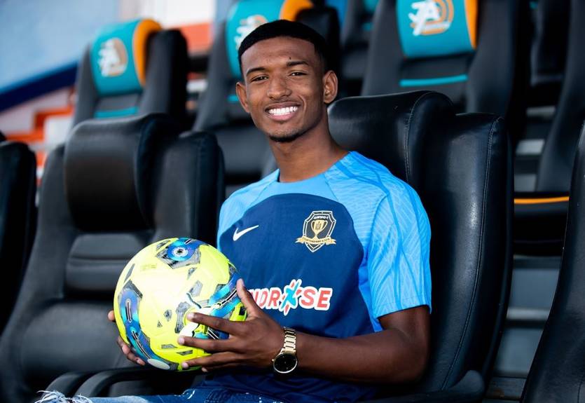 Днепр-1 объявил о подписании юного бразильского полузащитника Днепр-1 объявил о подписании юного бразильского полузащитника