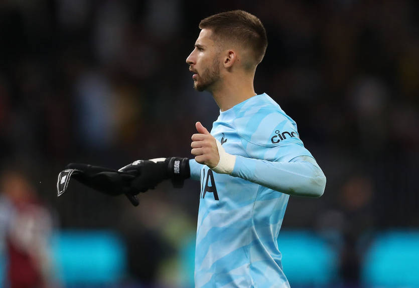 Вратарь-новичок ТОП-клуба АПЛ поселил украинских беженцев