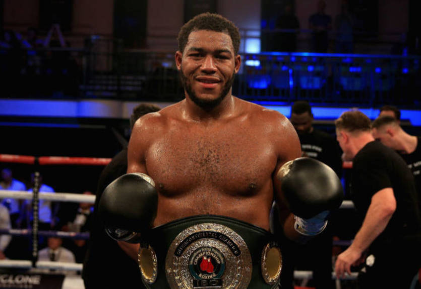 Майкл Хантер обвинил Фьюри в срыве боя с Усиком