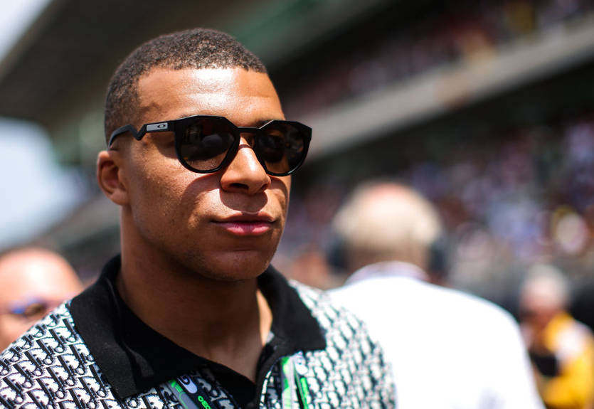 Семья Мбаппе давит на форварда, чтобы он принял предложение саудовцев