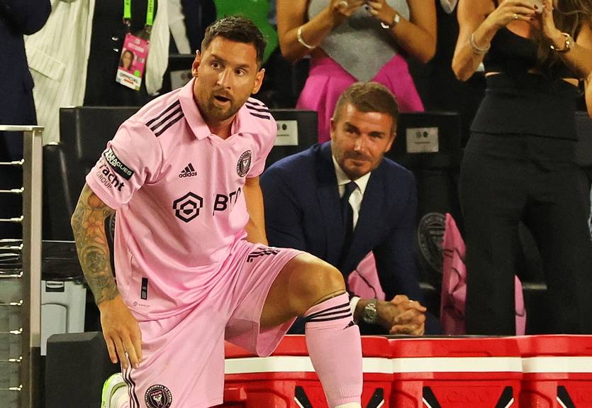 Месси перешел на "темную сторону силы", праздную гол вместе с Бекхэмом Месси перешел на "темную сторону силы", праздную гол вместе с Бекхэмом