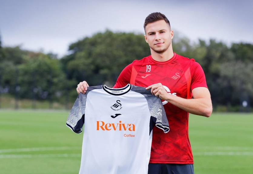 Украинский форвард подписал контракт с представителем английского футбола