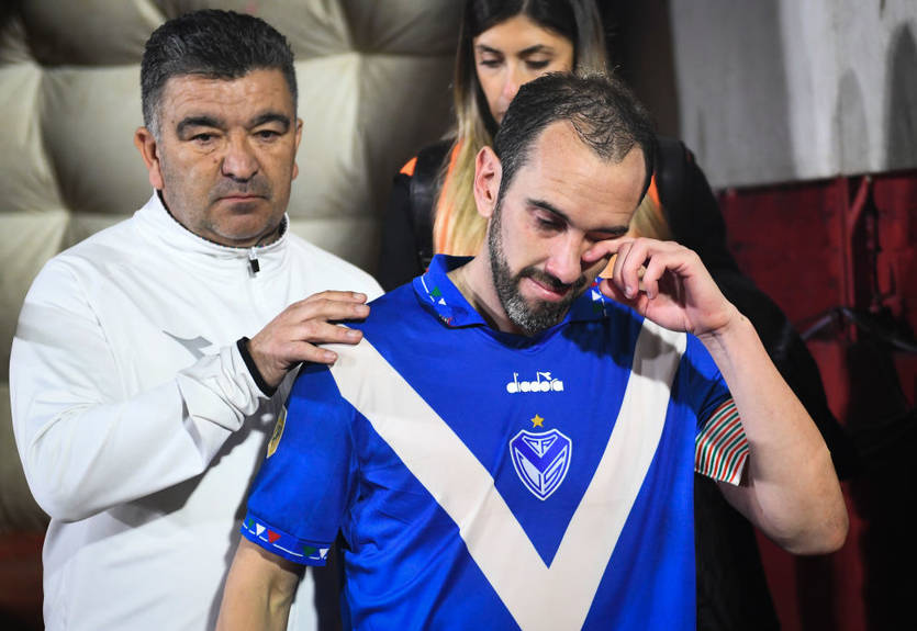 Одноклубники легенди уругвайського футболу зазнали нападу озброєних фанатів Одноклубники легенди уругвайського футболу зазнали нападу озброєних фанатів