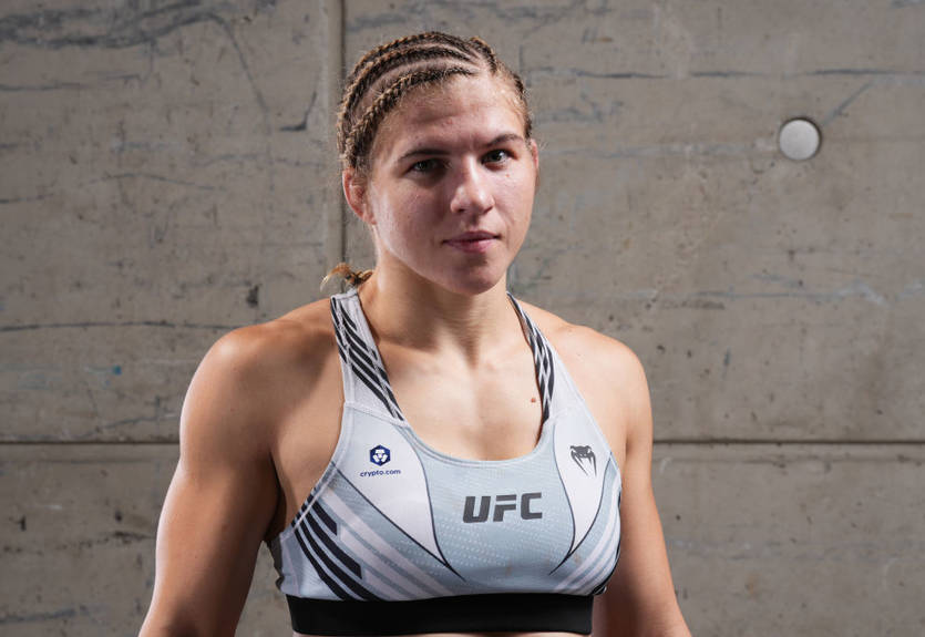 Американка из UFC обвинила соперницу в том, что она пыталась раздеть ее во время боя Американка из UFC обвинила соперницу в том, что она пыталась раздеть ее во время боя