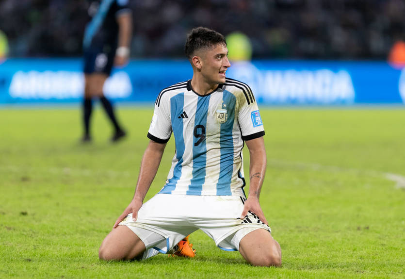 Тоттенхэм согласовал трансфер 19-летнего нападающего