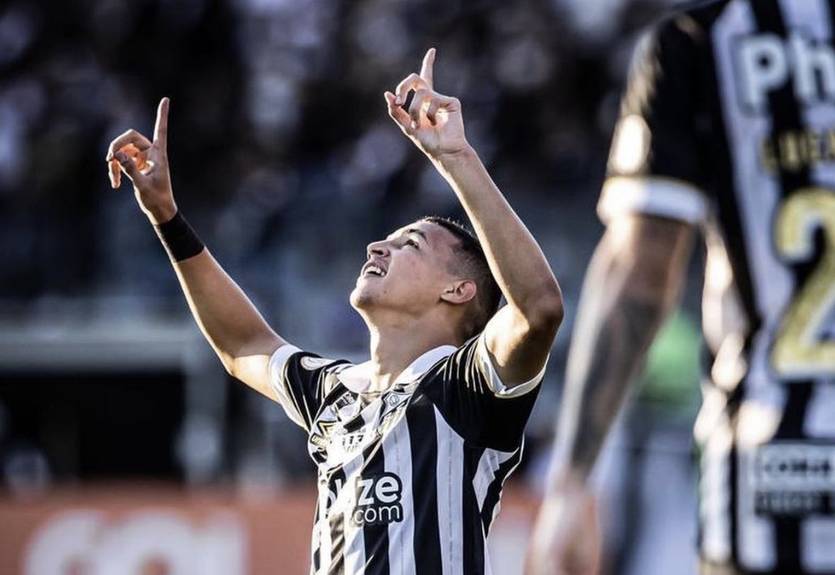 Челсі виграє перегони за талановитого форварда Сантоса