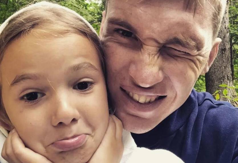 Зростаємо українцями: донька Сидорчука веде блог про Україну та мову