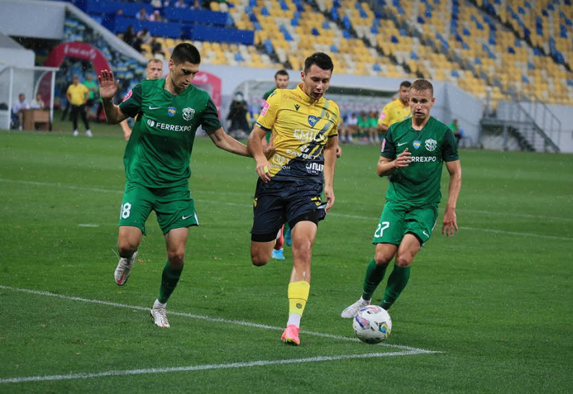 Рух разгромил на своем поле Ворсклу