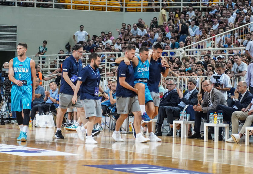 Форвард Денвера порвав хрестоподібні зв'язки коліна під час матчу за збірну Форвард Денвера порвав хрестоподібні зв'язки коліна під час матчу за збірну