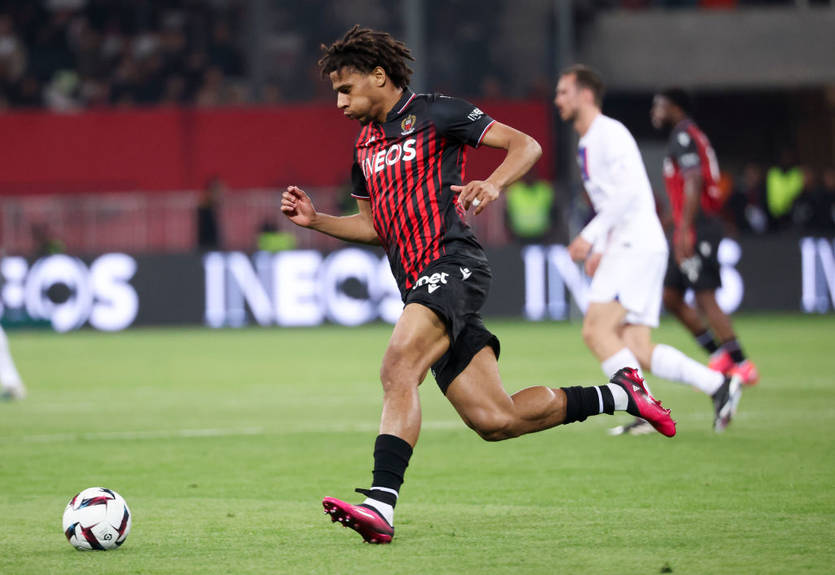 Манчестер Юнайтед рассматривает вариант с подписанием экс-защитника Барселоны