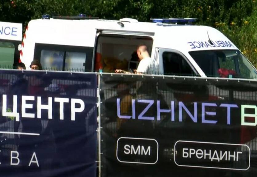 Гравці Миная підтримали в лікарні хлопчика, який травмував руку в матчі проти ЛНЗ Гравці Миная підтримали в лікарні хлопчика, який травмував руку в матчі проти ЛНЗ