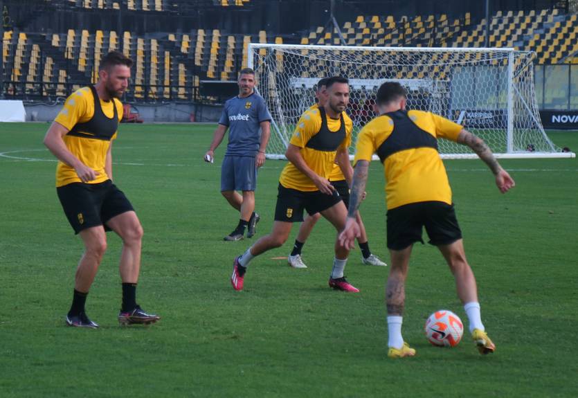 Соперник Динамо в Лиге конференций пожертвует Украине медикаменты на сумму в 1,8 млн долларов