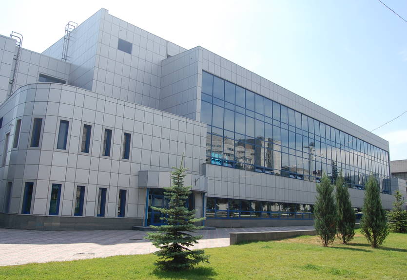 Російські окупанти ракетним ударом обстріляли спорткомплекс Метеор у Дніпрі Російські окупанти ракетним ударом обстріляли спорткомплекс Метеор у Дніпрі