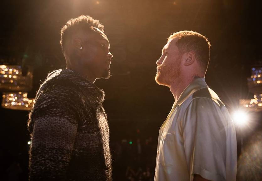 Альварес и Чарло устроили первую дуэль взглядов перед боем Альварес и Чарло устроили первую дуэль взглядов перед боем