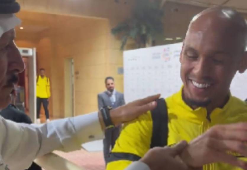 Экс-игрок Ливерпуля неожиданно получил дорогостоящий подарок от фаната в Саудовской Аравии