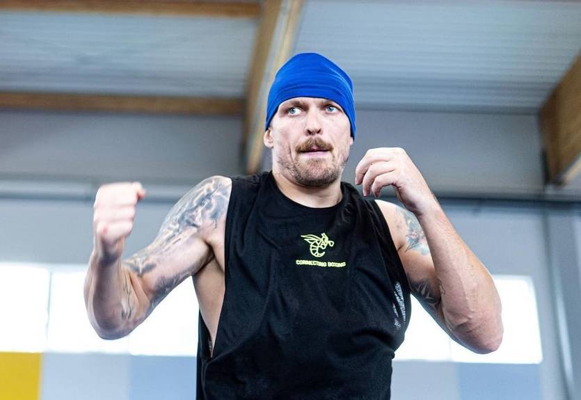 Усик провел заключительную спарринг-сессию перед боем с Дюбуа Усик провел заключительную спарринг-сессию перед боем с Дюбуа