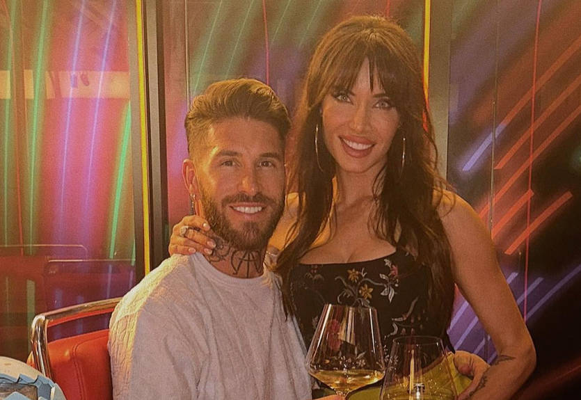 Палка брюнетка на сімейному відпочинку: Рамос зворушливо привітав дружину з річницею