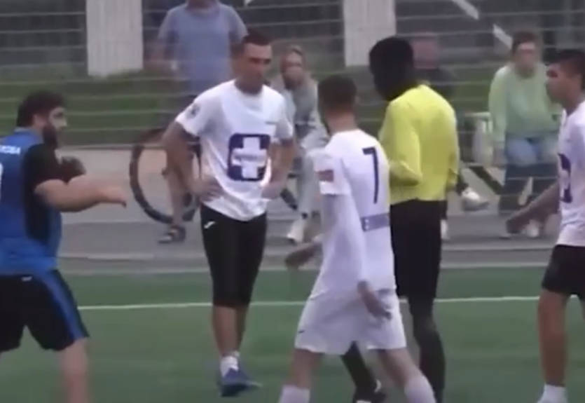 В россии был избит камерунский арбитр за показанную красную карточку