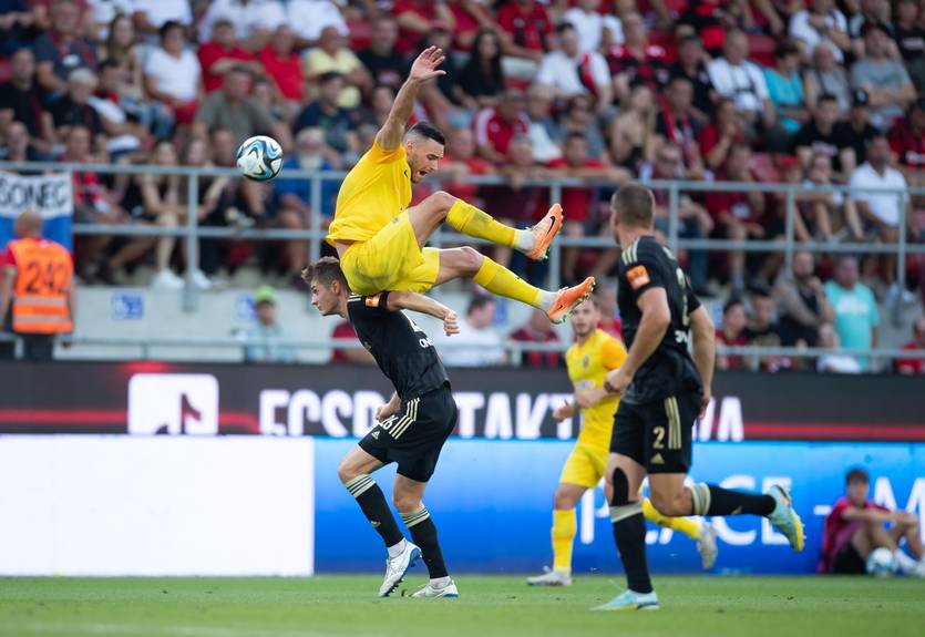 "Кінарейкін топ, решта дно": реакція Мережі на гру Дніпра-1 у матчі зі Спартаком