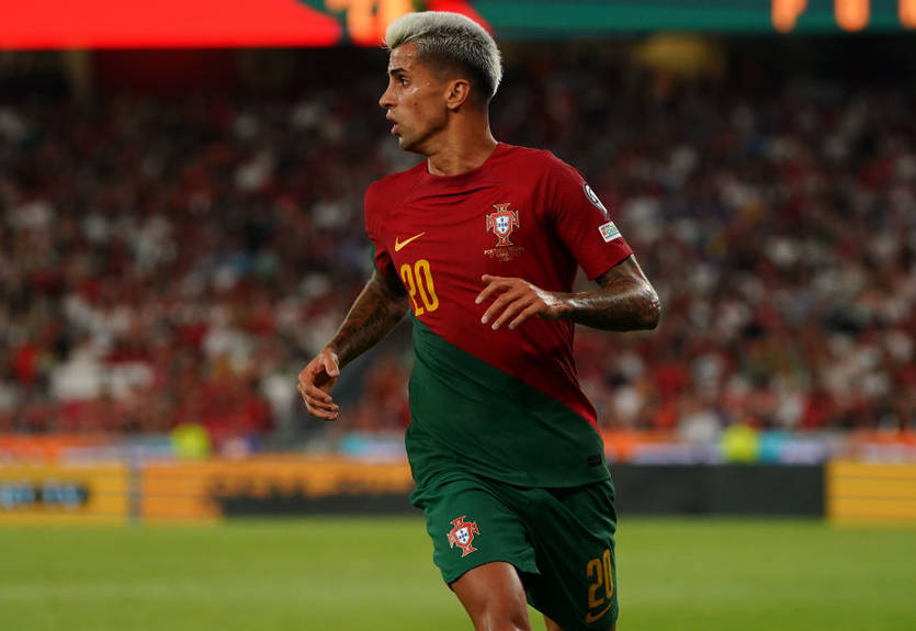 Канселу не сможет перейти в Барселону, пока клуб не пройдет проверку FFP