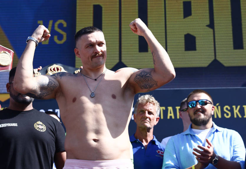 Усик вийшов на бій з Дюбуа під живий звук Усик вийшов на бій з Дюбуа під живий звук