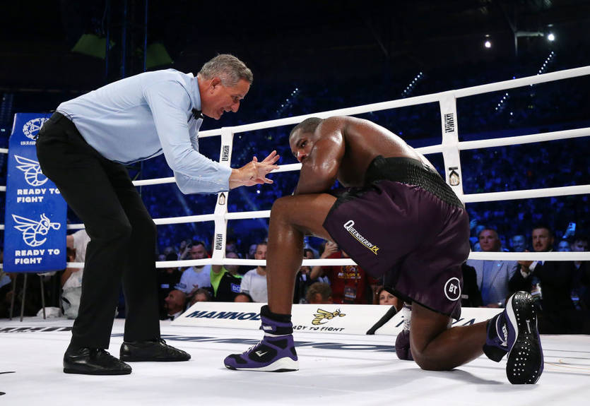 Бывший чемпион мира: Дюбуа сдался в бою с Усиком
