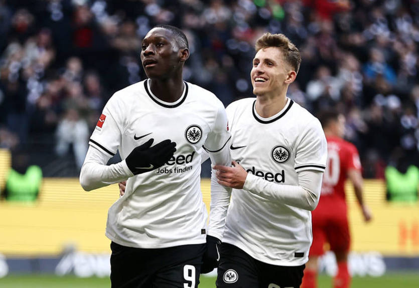 Форвард Айнтрахта отказался тренироваться ради трансфера в ПСЖ