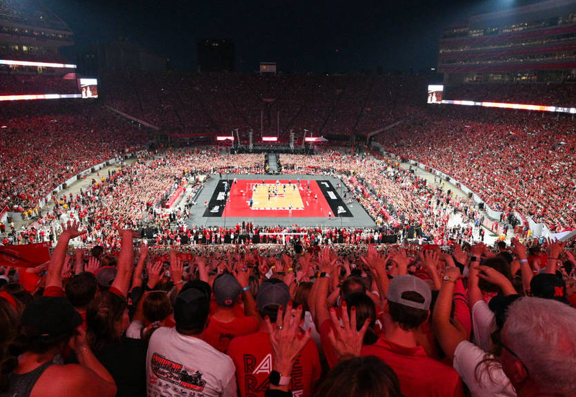 Матч университетских волейбольных команд в США установил мировой рекорд в женском спорте