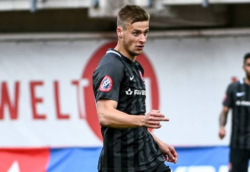 Алефіренко вразив ворота Славії неймовірним дальнім ударом Алефіренко вразив ворота Славії неймовірним дальнім ударом