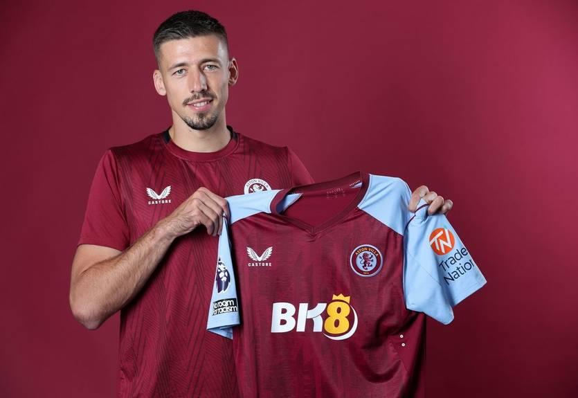 Астон Вилла арендовала защитника Барселоны