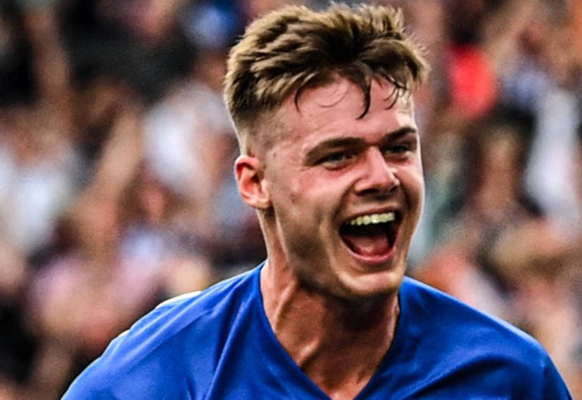 Черговий молодий діамант Брайтона де Дзербі повторив досягнення легенд Ліверпуля