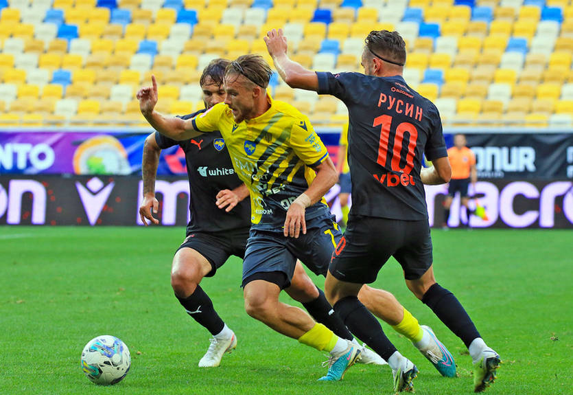 Металіст 1925 року у меншості втримав нічию проти Руху Металіст 1925 року у меншості втримав нічию проти Руху