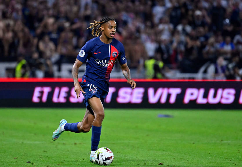 "Ты дерьмо": Фанаты Лиона освистали экс-игрока клуба в матче с ПСЖ