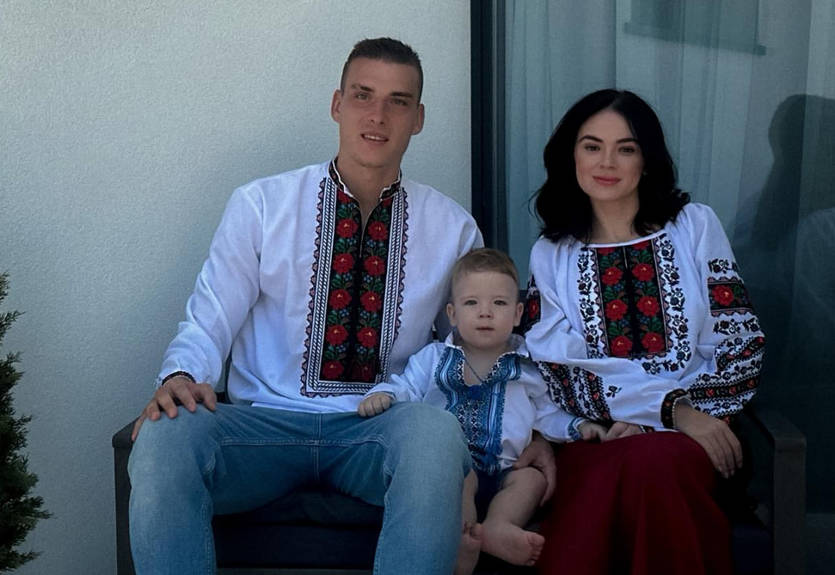 Поки тато у збірній: кохана Луніна показала миле відео із сином, який грає у баскетбол Поки тато у збірній: кохана Луніна показала миле відео із сином, який грає у баскетбол