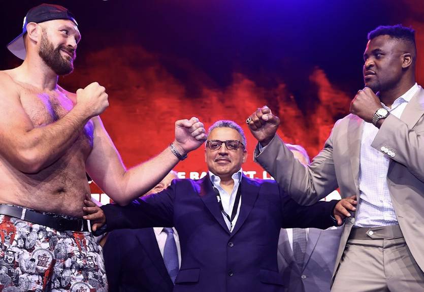 Фьюри и Нганну провели первую битву взглядов