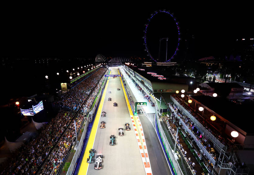 Гран-при Сингапура: Расселл выиграл гонку, Ферстаппен и Норрис на подиуме Гран-при Сингапура: Расселл выиграл гонку, Ферстаппен и Норрис на подиуме