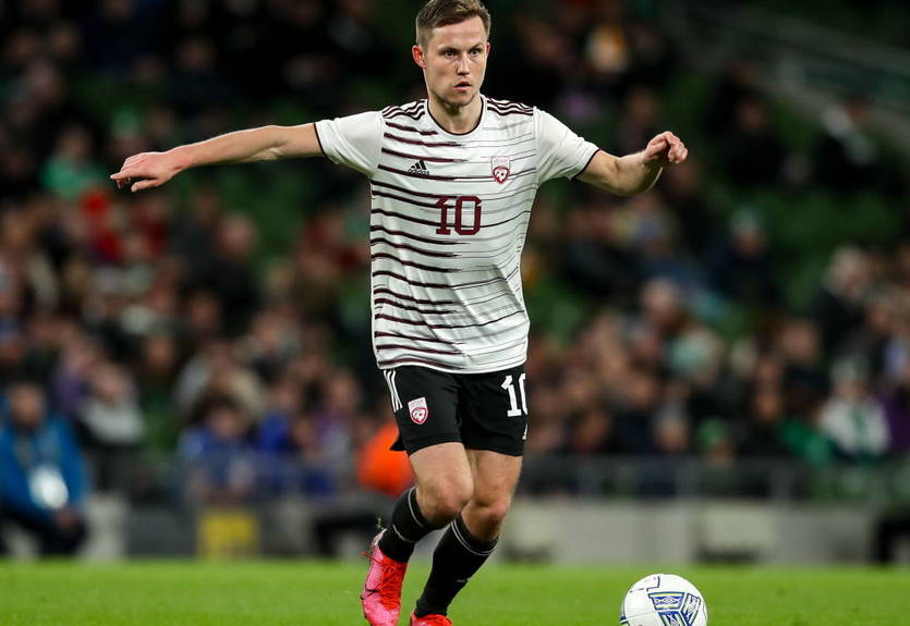 За дикий фол всего лишь желтая: арбитр с VAR удивил решением в матче Латвия - Уэльс За дикий фол всего лишь желтая: арбитр с VAR удивил решением в матче Латвия - Уэльс