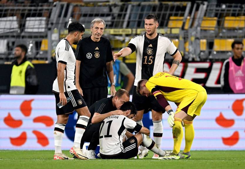 Гюндоган не зміг продовжити матч Німеччина - Франція через травму Гюндоган не зміг продовжити матч Німеччина - Франція через травму