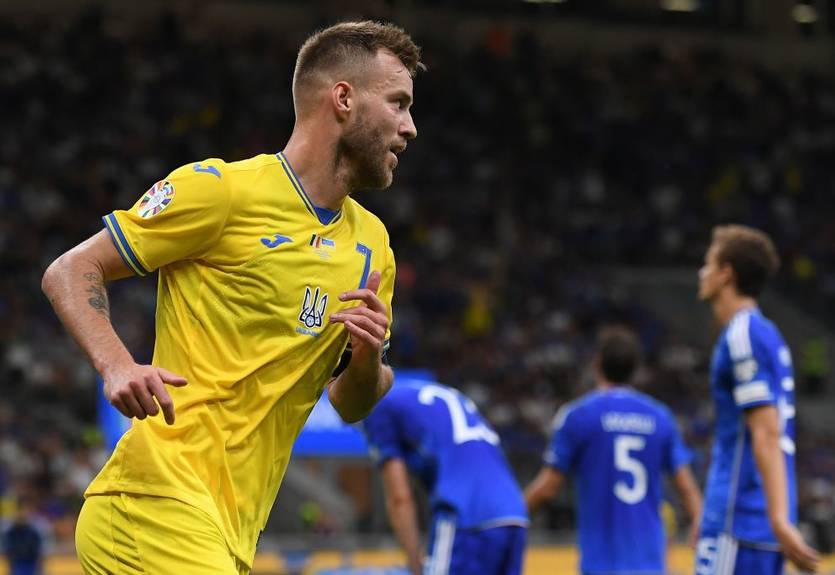 Ярмоленко - лучший игрок матча против Италии в составе Украины Ярмоленко - лучший игрок матча против Италии в составе Украины
