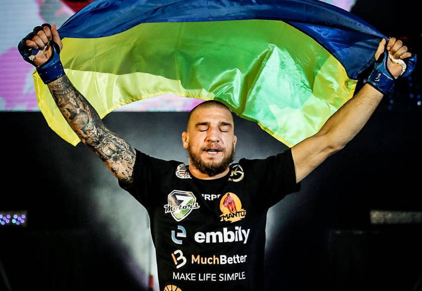 Стало известно, когда Амосов проведет защиту чемпионского пояса