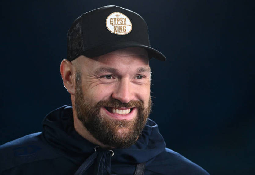 Вердикт чемпиона: Фьюри оценил скандальный удар Дюбуа в бою с Усиком