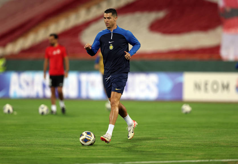 Роналду ощасливив теплими обіймами художницю-інваліда з Ірану Роналду ощасливив теплими обіймами художницю-інваліда з Ірану