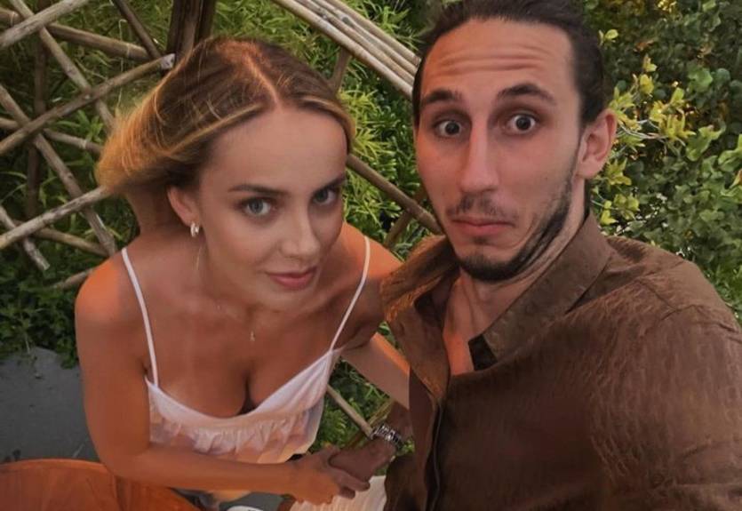 Фанаты Галатасарая угрожали смертью жене экс-вратаря Ливерпуля, который оскорбил турецкий стадион