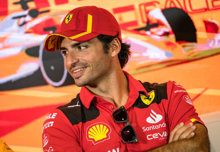 "Я сміявся прямо в боліді": Сайнс відзначив командну тактику Мерседес на Гран-прі Японії