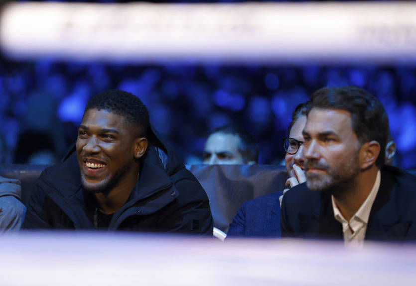 Промоутер Джошуа оценил возможность боя с Чжилеем и посоветовал Джойсу завершить карьеру