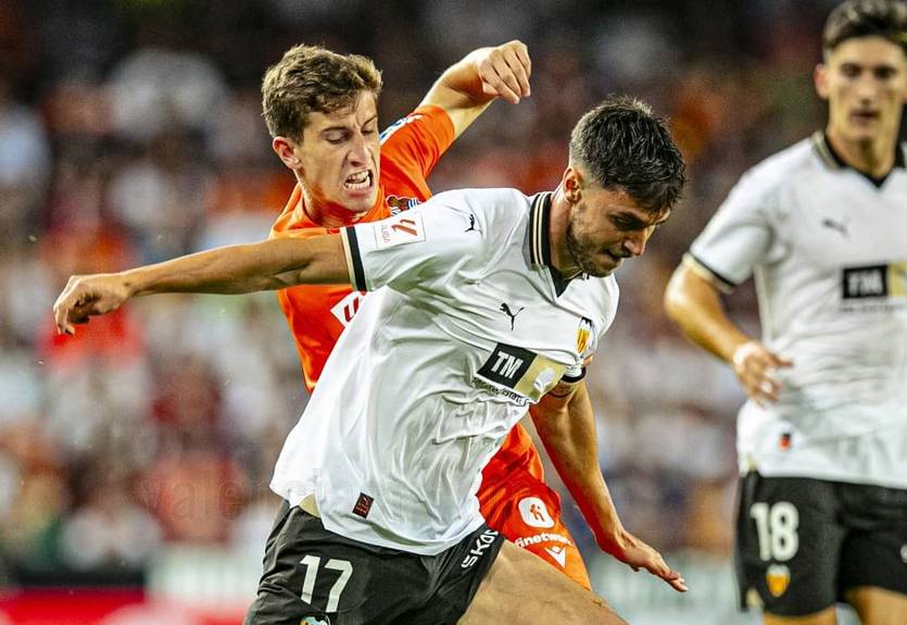 Яремчук дебютировал за Валенсию, но не помог команде избежать поражения Яремчук дебютировал за Валенсию, но не помог команде избежать поражения