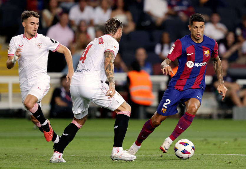 Автогол Рамоса принес Барселоне победу над Севильей