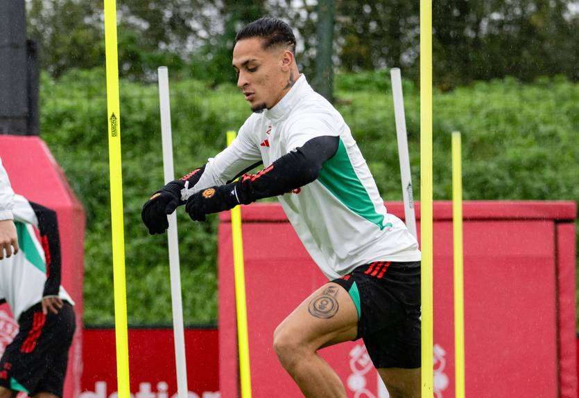 Колишня дівчина Антоні дорікає Манчестер Юнайтед за повернення гравця Колишня дівчина Антоні дорікає Манчестер Юнайтед за повернення гравця