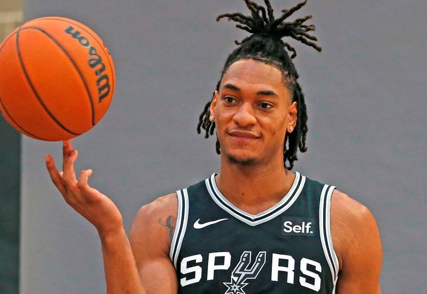 Молодий гравець Сан-Антоніо отримав від клубу новий щедрий контракт Молодий гравець Сан-Антоніо отримав від клубу новий щедрий контракт