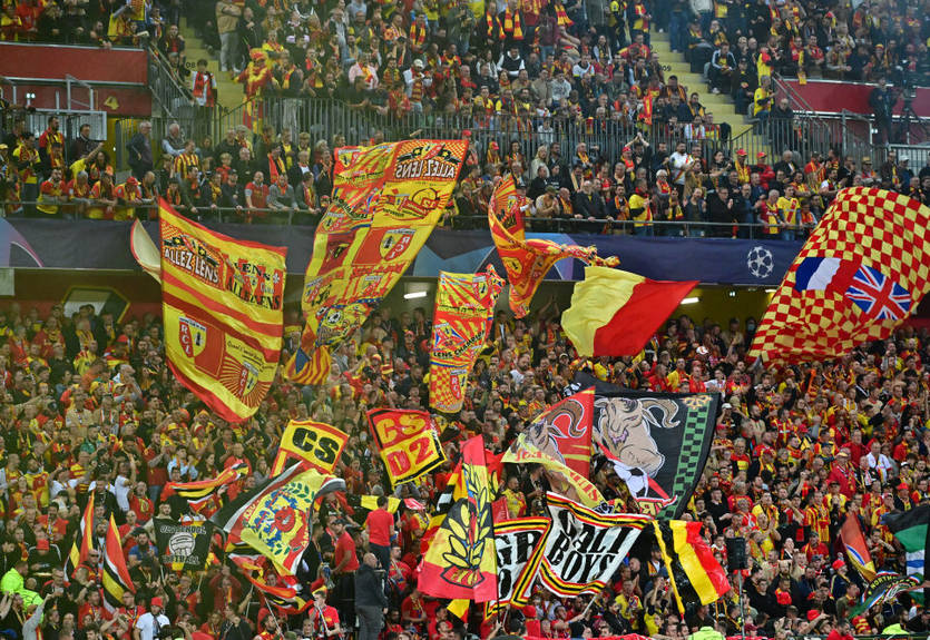 Укололи за живое: фанаты Ланса потроллили болельщиков Арсенала, напомнив про Тоттенхэм